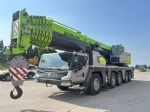 ZOOMLION ZAT2000V 200 ton truck crane